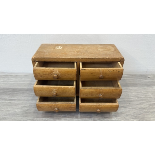93 - A 19th century style wooden miniature apprentice piece chest of drawers/jewellery cabinet - approx. ... 