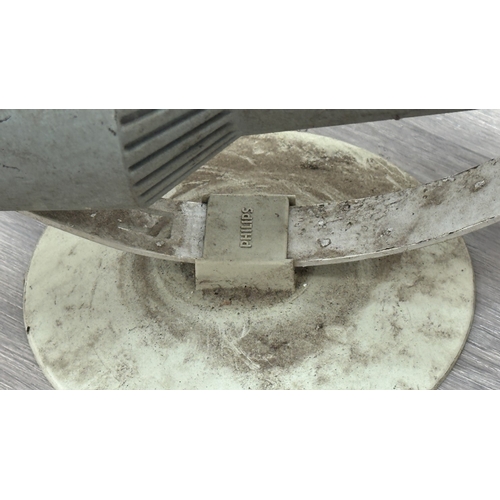 94 - A mid 20th century Philips health lamp - approx. 23cm high x 27cm deep