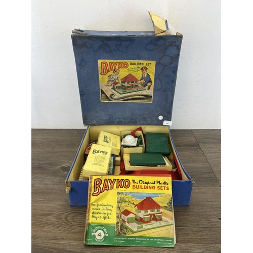 338 - A boxed mid 20th century Bayko building set