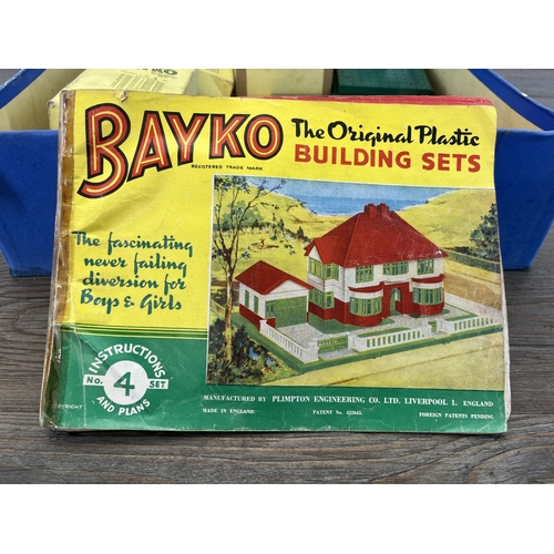 338 - A boxed mid 20th century Bayko building set