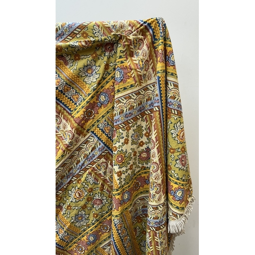 164 - A mid/late 20th century floral patterned tasselled tablecloth/throw - approx. 300cm x 210cm