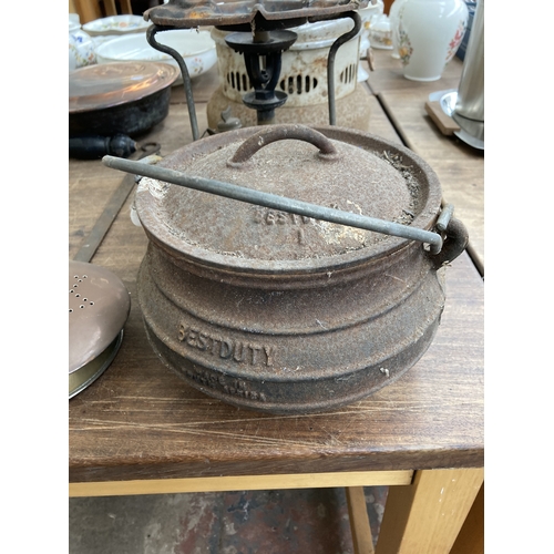 350 - A collection of metalware to include Valor paraffin heater, Best Duty South African cast iron cookin... 