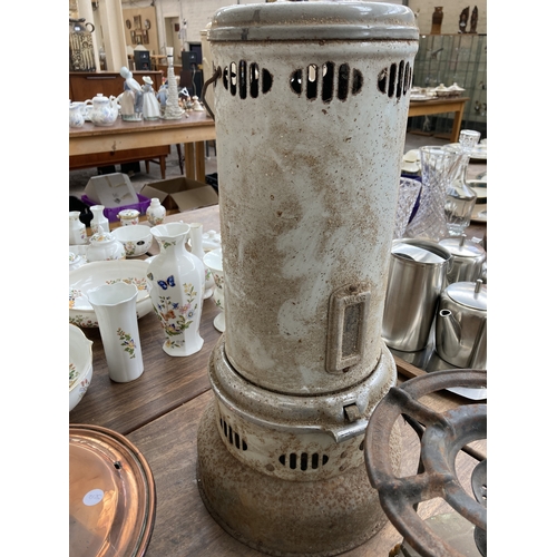 350 - A collection of metalware to include Valor paraffin heater, Best Duty South African cast iron cookin... 