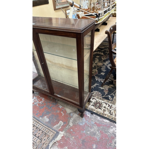 206 - An early 20th century mahogany display cabinet with two glass shelves - approx. 107cm high x 93cm wi... 