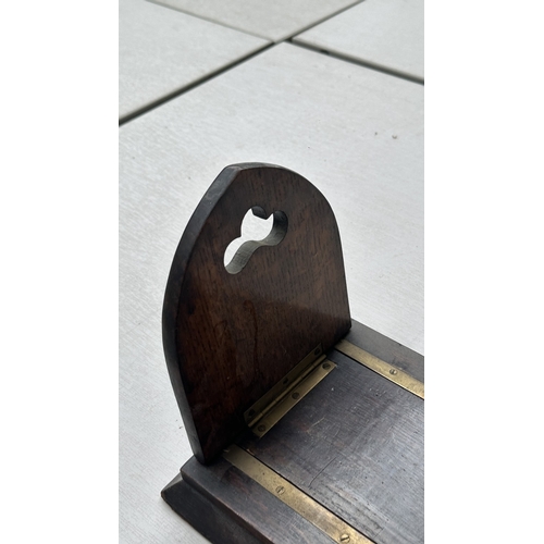 130 - A Victorian oak and brass extending book slide - approx. 18cm high x 58cm wide when extended x 19cm ... 