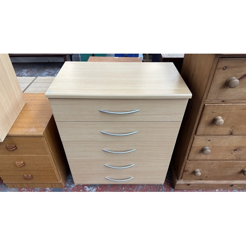 134 - A modern beech effect two piece bedroom suite comprising chest of drawers - approx. 87cm high x 72cm... 