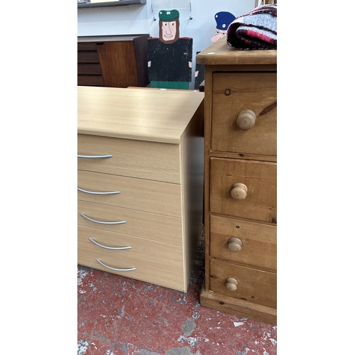 134 - A modern beech effect two piece bedroom suite comprising chest of drawers - approx. 87cm high x 72cm... 