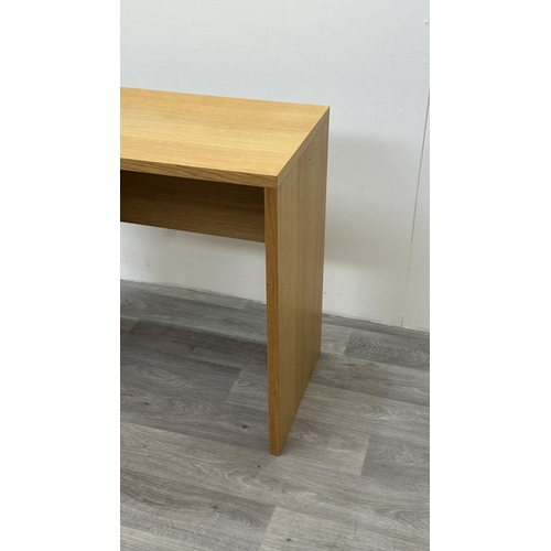 190 - A modern oak effect computer desk - approx. 74.5cm high x 80cm wide x 42.5cm deep