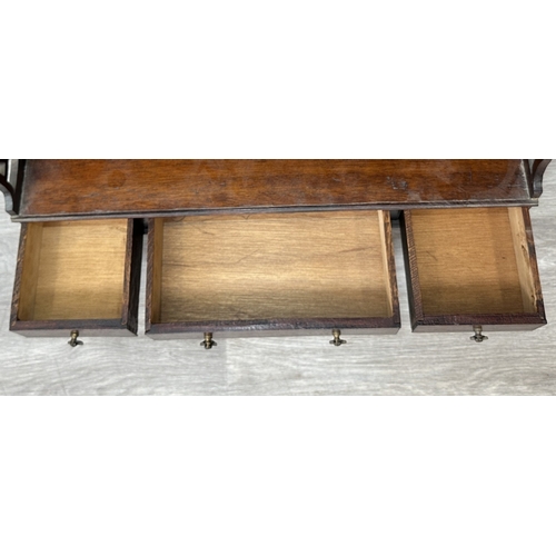 252 - A Georgian style carved mahogany four tier wall hanging shelving unit with fretwork sides - approx. ... 