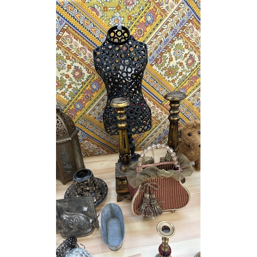 259 - Seventeen pieces of homeware to include a pair of Indian brass and red glass candlesticks, pair of 1... 