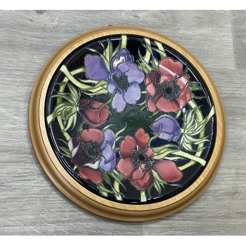 264 - A framed Moorcroft Anemone pattern circular wall plate - approx. 30cm diameter