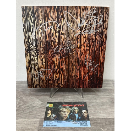 101 - An official Bon Jovi 'Crush Tour' 2000 UK tour programme together with a ticket for Gateshead Intern... 