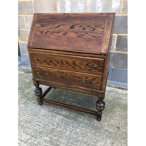 135 - A early 20th century oak bureau 75cm x 40cm x 100cm