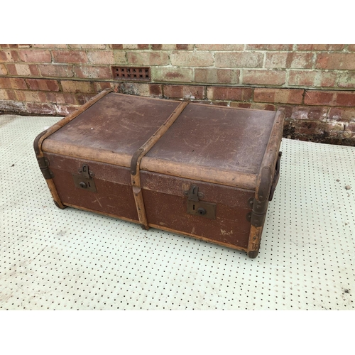 65 - A vintage leather trunk 77cm x 50 x 35cm