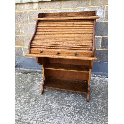 1 - A small oak roll top desk 75x56x114cm