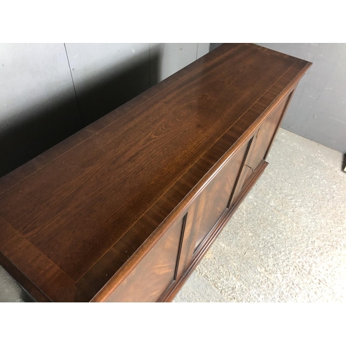 209 - A reproduction mahogany three door sideboard with three cupboard doors 156x45x82