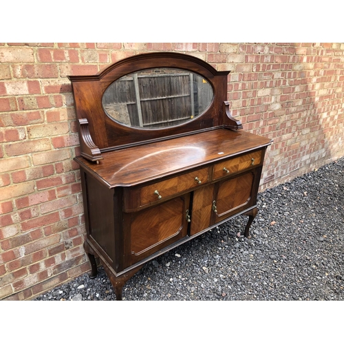 49 - A mahogany mirror back sidebaord 138x48x190