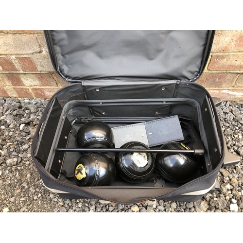 52 - Suitcase containing a set of four bowling woods