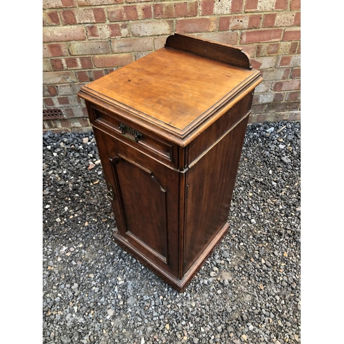 54 - An Edwardian pot cupboard bedside