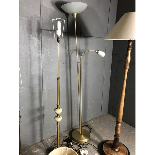 25 - Five assorted floor standing lamps, including a painted iron lamp, a brass lamp, two modern lamps an... 