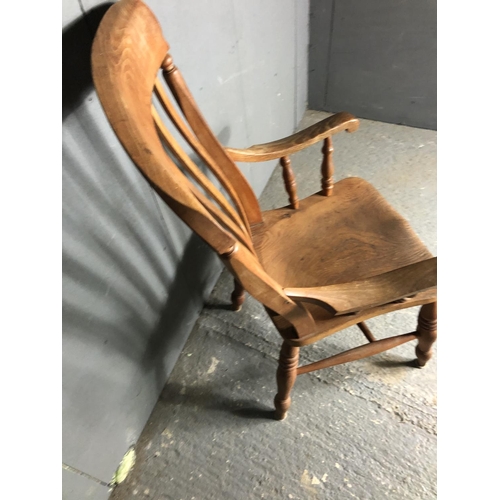 30 - A Windsor country carver chair