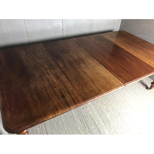 37 - A Victorian mahogany dining table, sliding to house two extension leaves 238x121cm