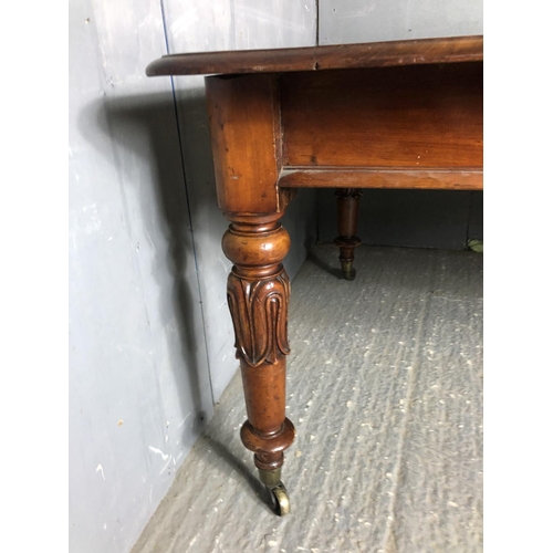 37 - A Victorian mahogany dining table, sliding to house two extension leaves 238x121cm