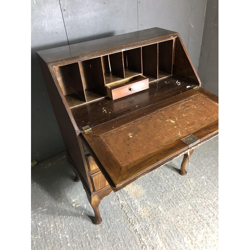 47 - A Queen anne style bureau with fitted interior