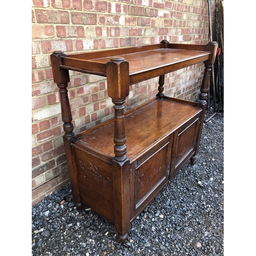 10 - An Edwardian mahogany buffet sideboard with a two door cupboard base 100x40x98