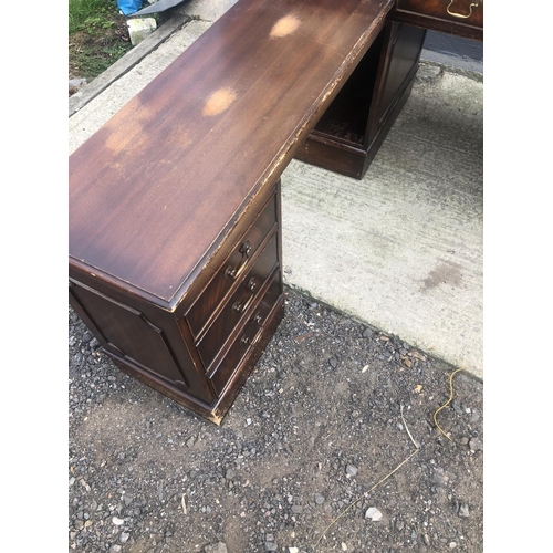 118 - A reproduction mahogany corner desk with green leather top  (AF)