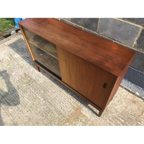 133 - A 1970's teak bookcase with sliding doors 105x28x74