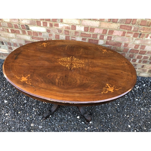 21 - A Victorian oval inlaid Loo table 117x89x70