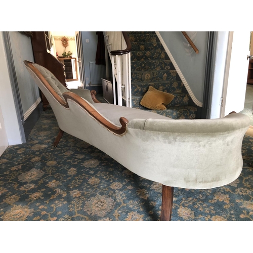 225 - A mahogany framed Victorian chaise lounge in green upholstery