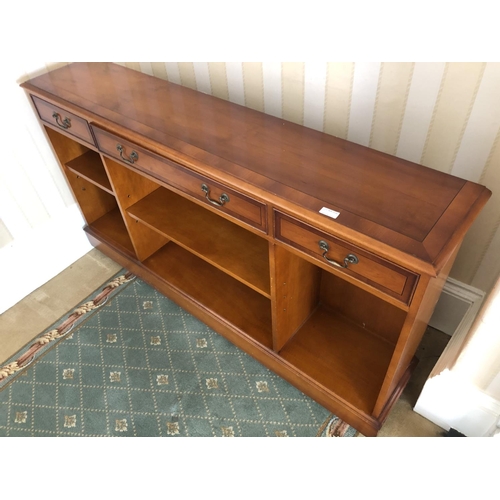 231 - A reproduction yew wood sideboard with three drawers 152x30x86