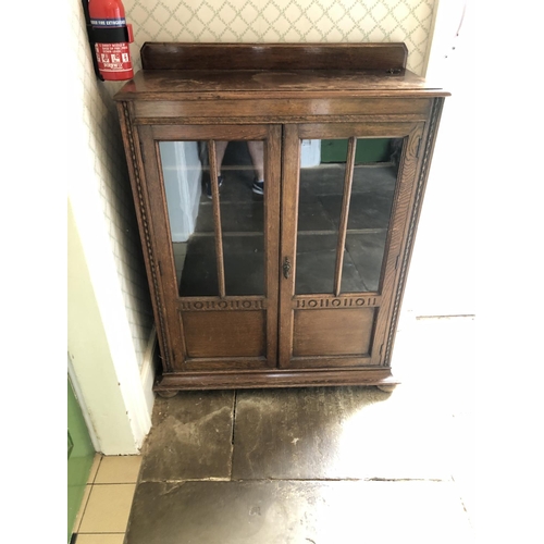 246 - An oak two door display cabinet with adjustable shelves 90x36x110