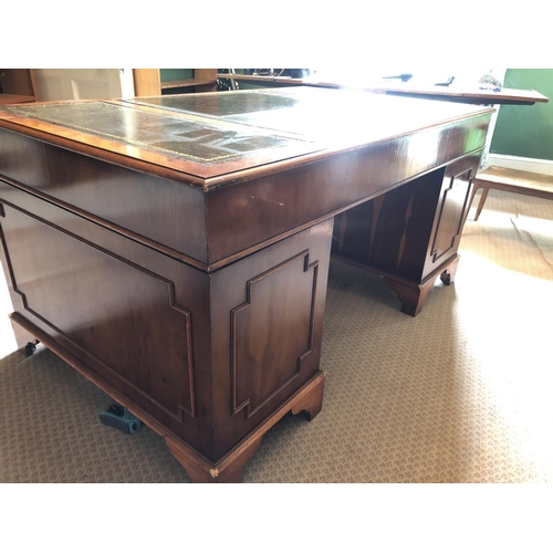 247 - A reproduction yew pedestal desk with a green leather top 151x90x75