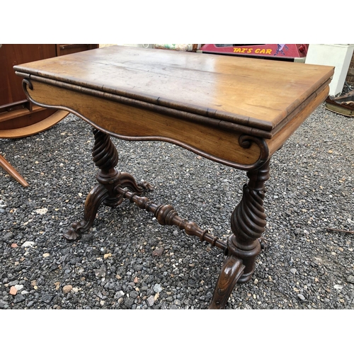 298 - A Victorian rosewood games table (top loose)