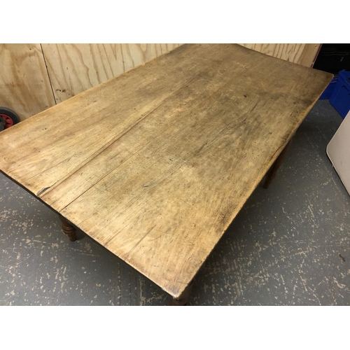 320 - Antique pine kitchen table 82x153