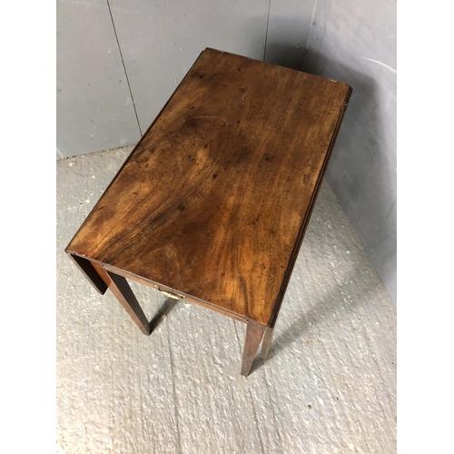 328 - A Georgian Mahogany Pembroke table with a single drawer 75x46x70