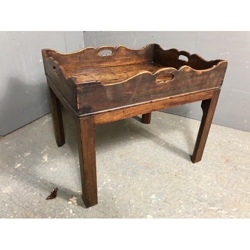 332 - A Georgian Mahogany tray top table 88x60x50