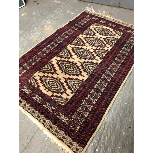 334 - A red Persian patterned rug 81x124