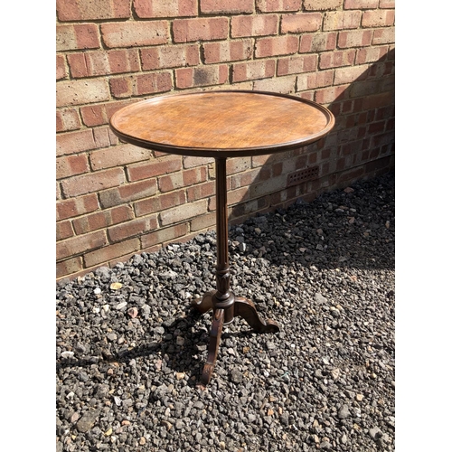 364 - A Victorian tripod table