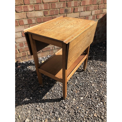 367 - An oak drop leaf tea trolley