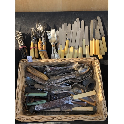 398 - Basket and other cutlery