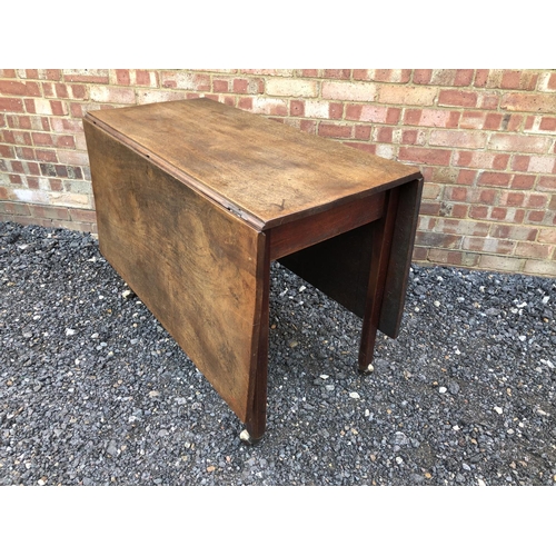 5 - An early Victorian mahogany drop leaf table 107x52x77