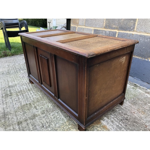 96 - An oak three panel blanket box 98x48x52