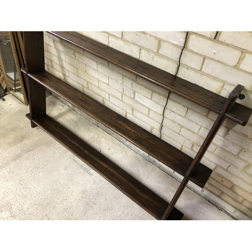 83 - An oak wall mounted plate rack 98x153