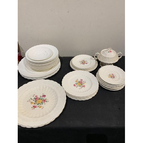 534 - Spode's Jewel tea and dinnerware, 38 pieces