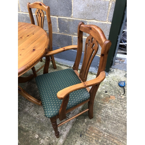 46 - A circular extending pine table and six chairs 110cm diameter