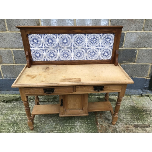 8 - An Edwardian satinwood washstand with a blue and white tiled gallery back 107x46x66